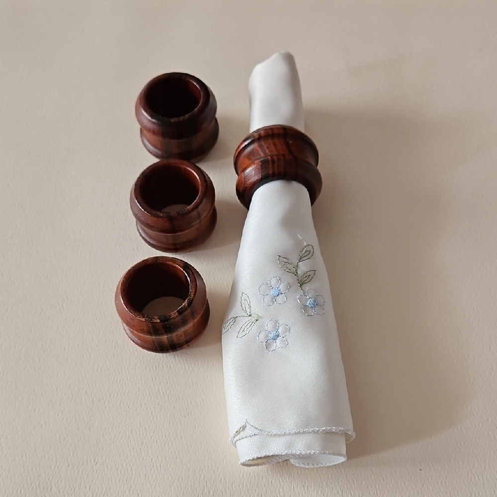 VTG Gorgeous Wood Napkin Rings Set of 4 Brown Mid Century Modern